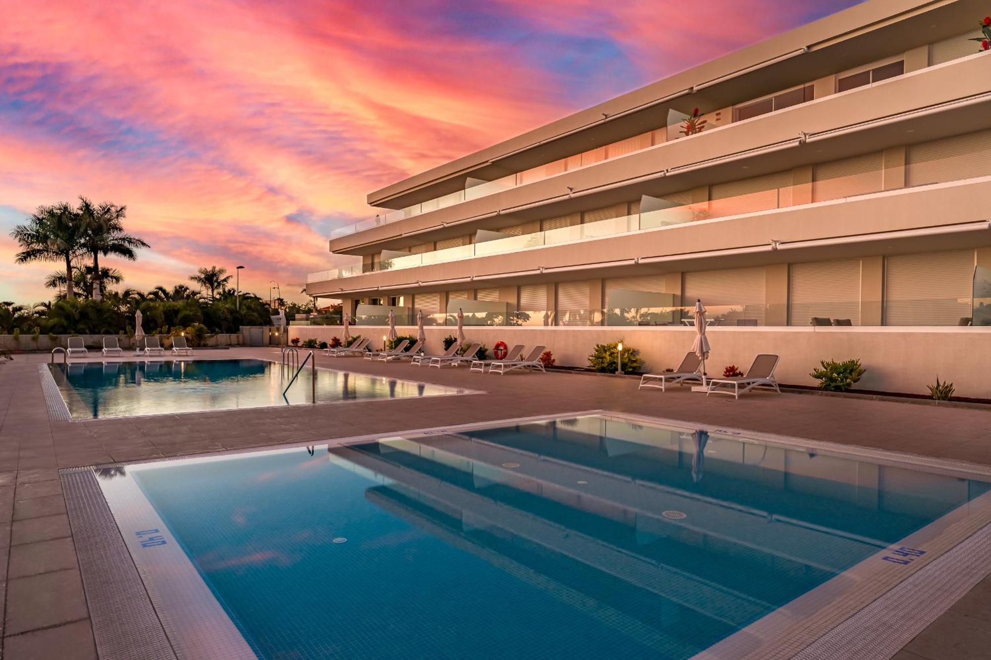 Modern New Apartment Las Terrazas De Costa Adeje. Heated Pool, Big Terrace And Private Parking エクステリア 写真